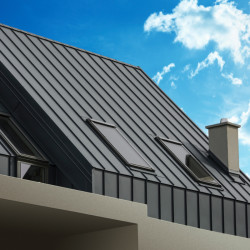 Stehfalz Panel High-Tech Stahl für Dach & Wand 0,50mm Stärke 528mm Breite 35µm ThyssenKrupp Wood Farbbeschichtung mit Prägung